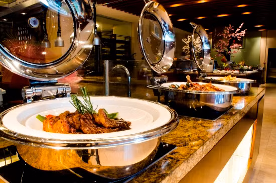 Tiệc mừng ngày 8/3 tại Khách sạn Crowne Plaza West Hà Nội ảnh 2