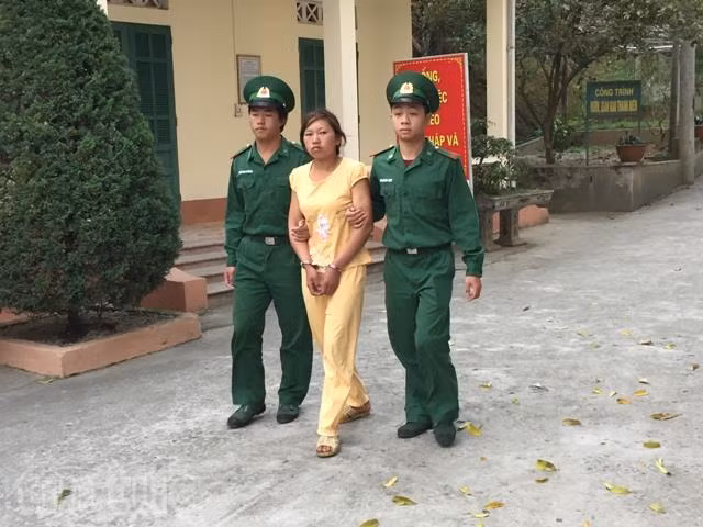 Giải cứu 5 nữ sinh bị lừa bán qua biên giới ảnh 1