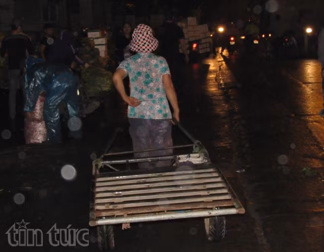 Trải lòng của nữ "cửu vạn" ngày 8/3 ảnh 8