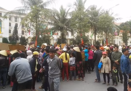 Khởi tố vụ gây rối trật tự trước cổng UBND tỉnh Thanh Hóa ảnh 1
