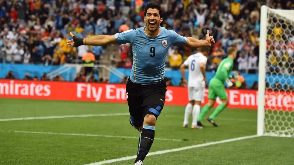 Sự trở lại ấn tượng của Suarez ảnh 1