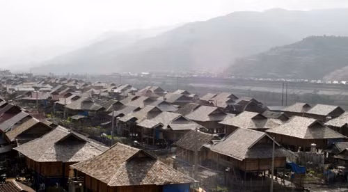 Tái nghèo ở bản tái định cư - Kỳ 1: Tái định cư Mường Lay, “thay” không “đổi” ảnh 1