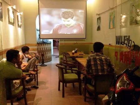 Quán cà phê đội giá mùa World Cup ảnh 1