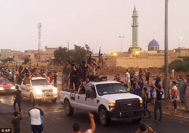Thực hư chuyện tù nhân bị cảnh sát Iraq hành quyết ảnh 1