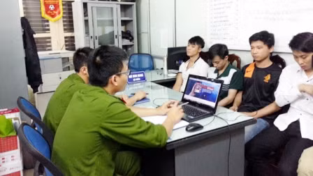 Bắt đối tượng chiếm đoạt tiền của gần 1 triệu thuê bao di động ảnh 1
