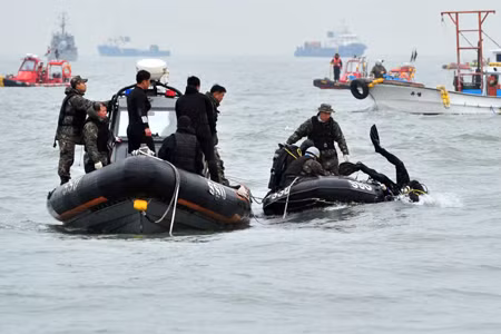 Phát hiện thêm thi thể trong phà chìm Sewol ảnh 1