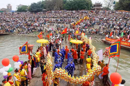 Lễ hội Chử Đồng Tử - Tiên Dung 2013: Lễ rước Nước ảnh 1