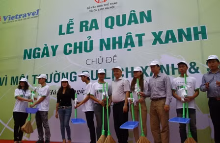 Ra quân ngày chủ nhật vì môi trường du lịch xanh ảnh 1
