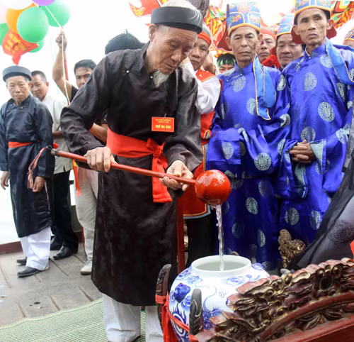 Lễ hội Chử Đồng Tử - Tiên Dung 2013: Lễ rước Nước ảnh 4