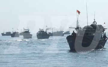 Tàu cá Phú Yên liên tiếp bị mắc cạn ảnh 1