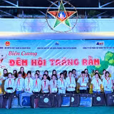 Ấm áp Trung thu nơi biên cương