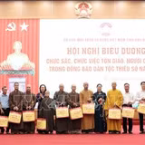 Phát huy vai trò người uy tín trong xây dựng khối đại đoàn kết